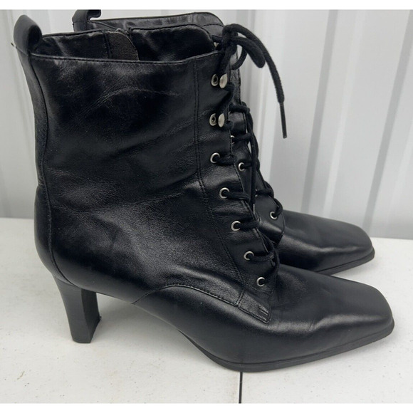 WOMEN'S BLACK LEATHER LACE UP VINTAGE SQUARE TOE BOOTIES 9.5M Goth withy‎ vampy - Picture 1 of 7